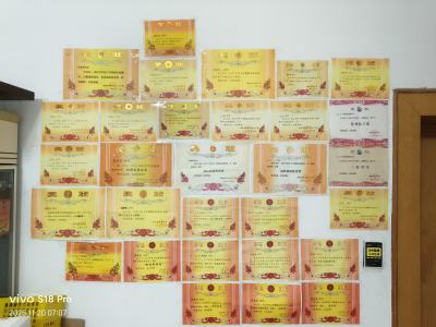 2018年初中荣获奥赛全校第四名，荣获年